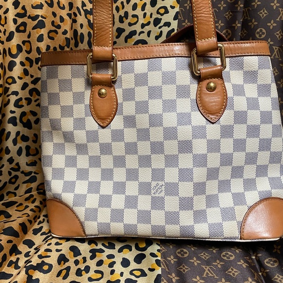 Louis Vuitton Hampstead PM in Azur - Picture 5 of 15